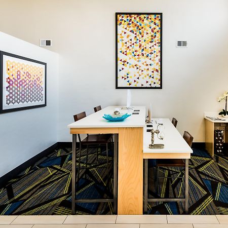 Holiday Inn Express & Suites Charlotte Arpt-Belmont By Ihg Exterior foto