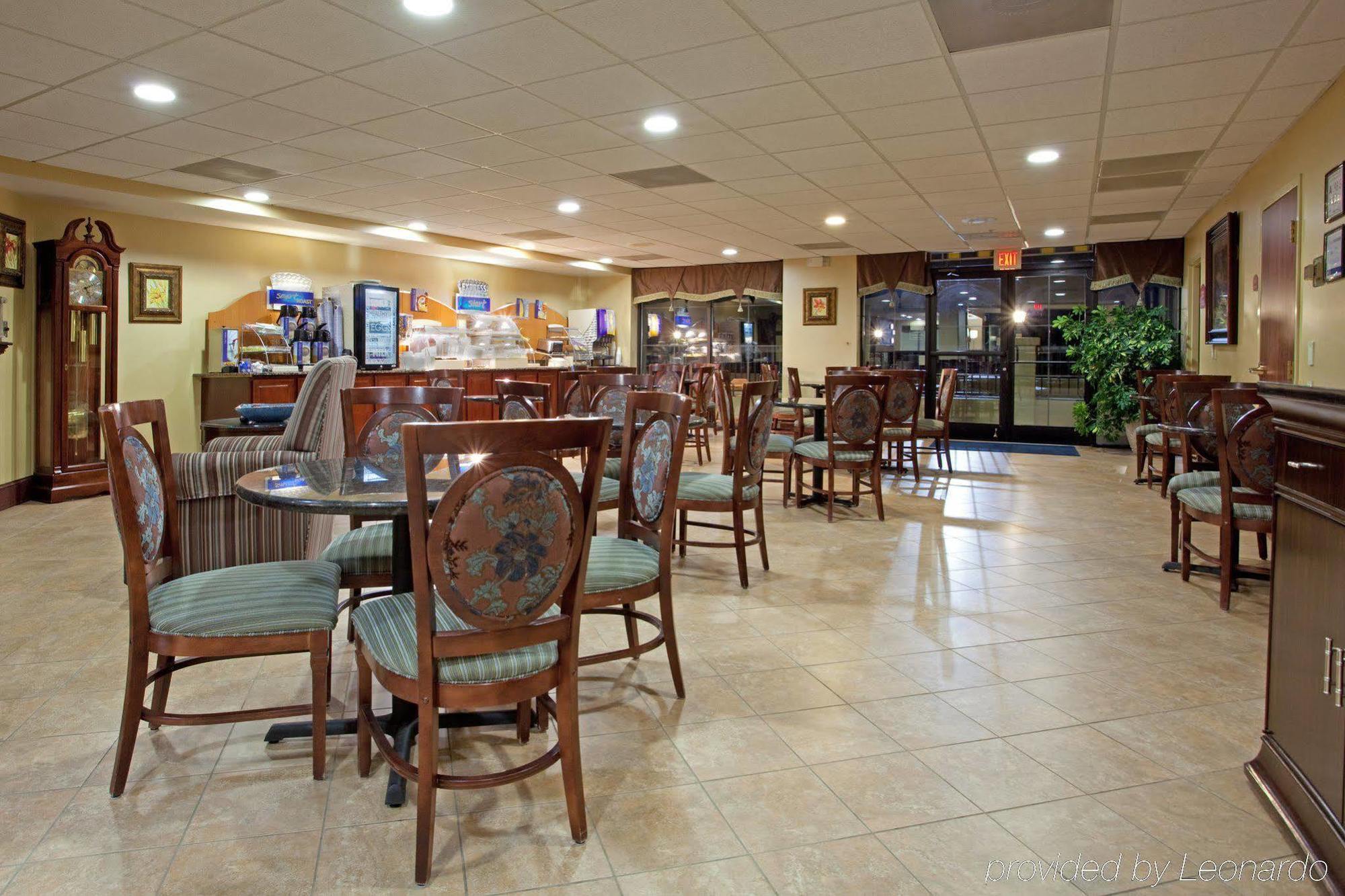 Holiday Inn Express & Suites Charlotte Arpt-Belmont By Ihg Exterior foto