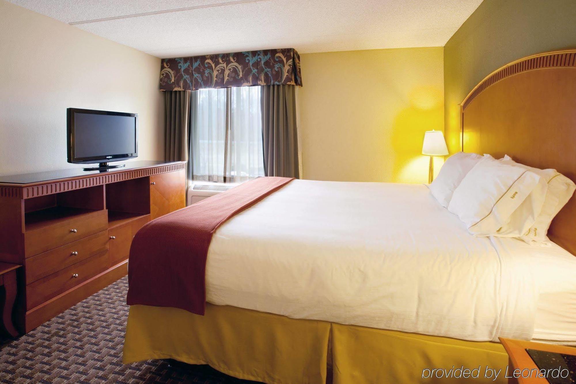 Holiday Inn Express & Suites Charlotte Arpt-Belmont By Ihg Habitación foto
